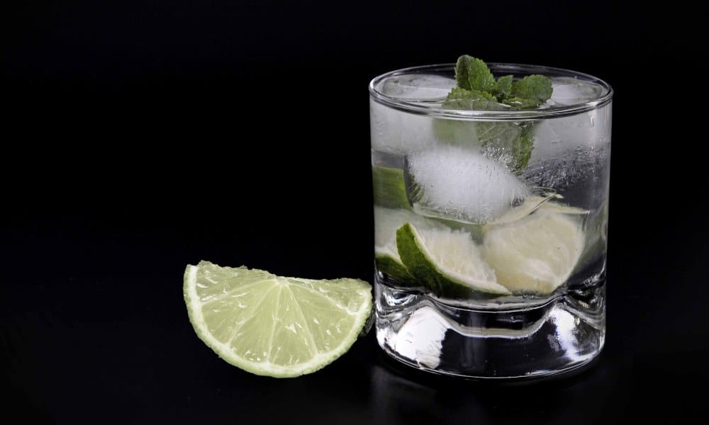Un cocktail Caipirinha