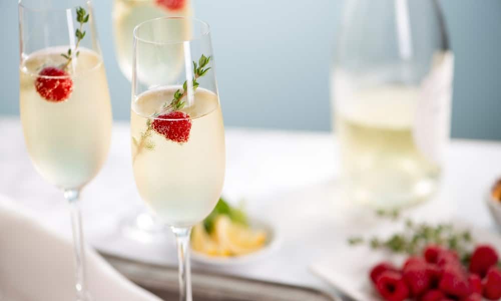 Un cocktail champagne