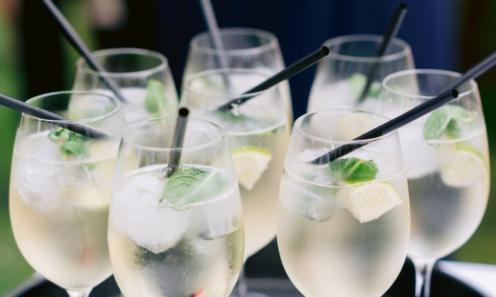 Un cocktail limoncello spritz