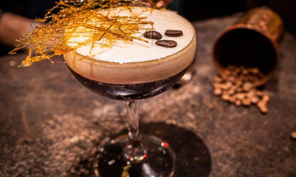 Un cocktail martini espresso