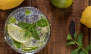 Un cocktail &agrave; base de menthe