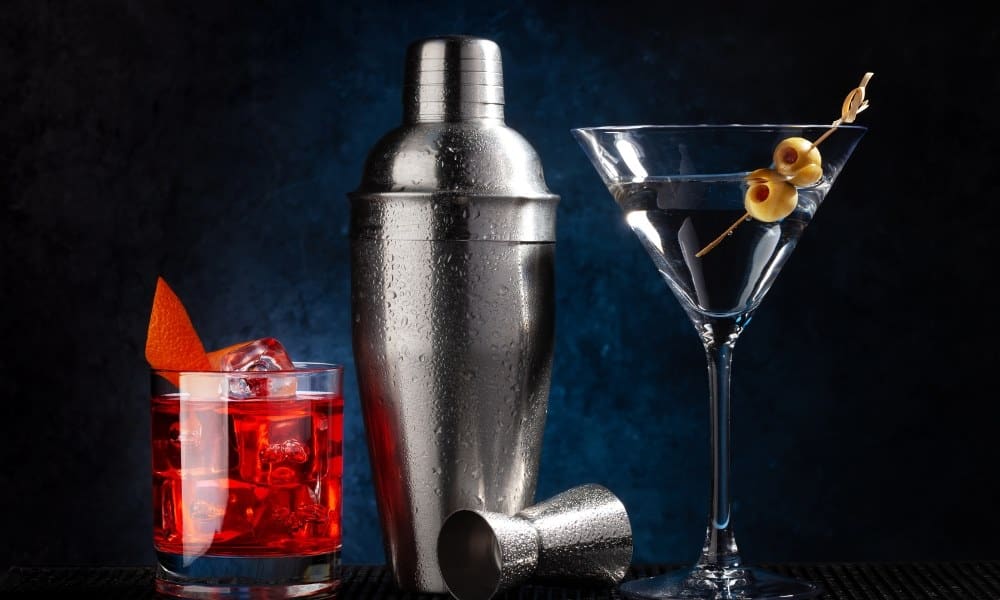 Cocktails avec shaker en inox