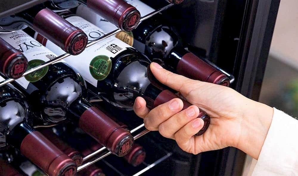 Une cave à vin encastrable de 30 cm